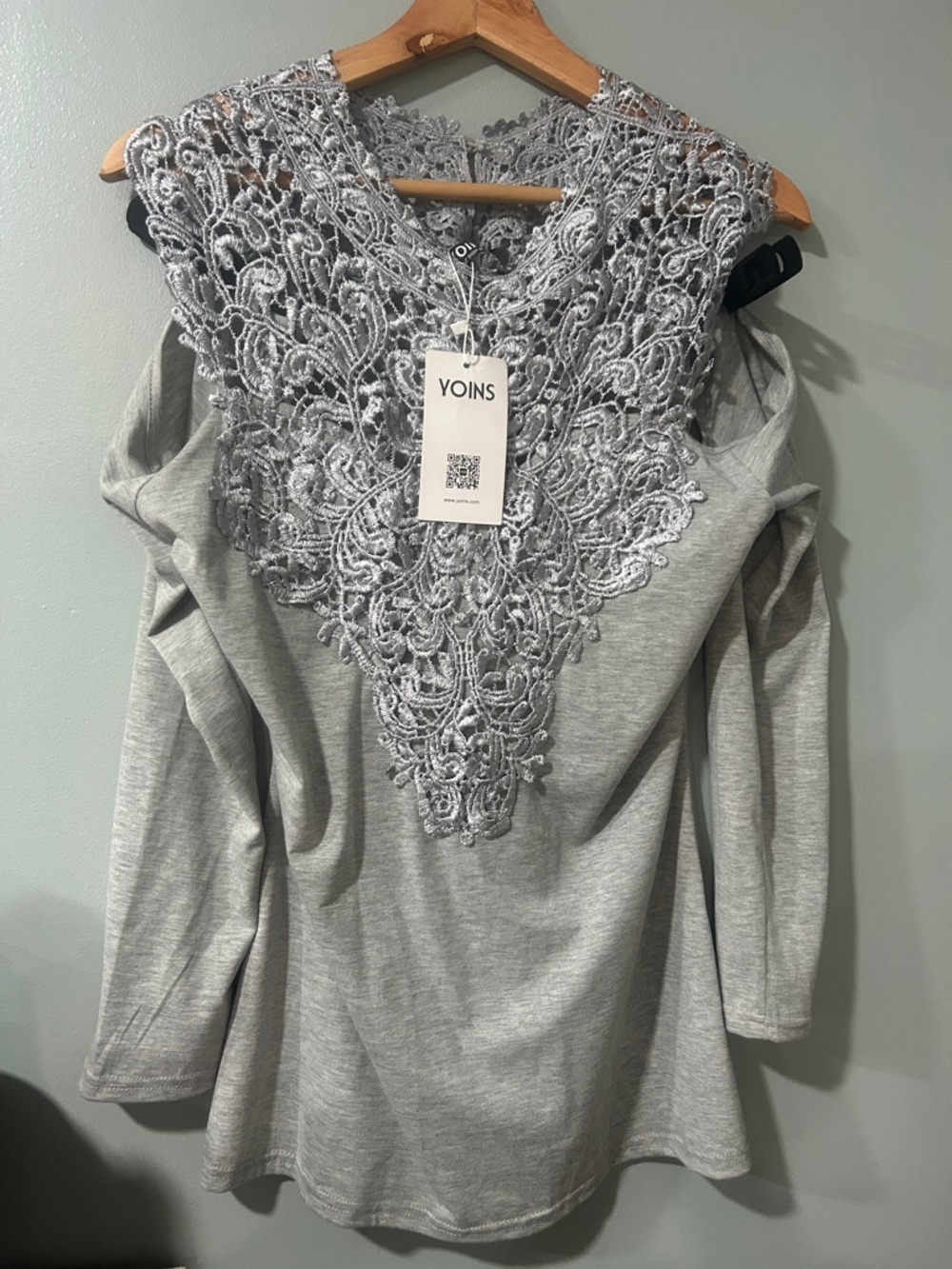 YOINS Light Gray Lace Cold-Shoulder Knit Top
